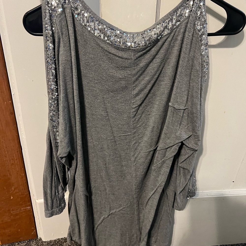 Cable and gauge shirt. It’s XL. With sequence. - Picture 2 of 6